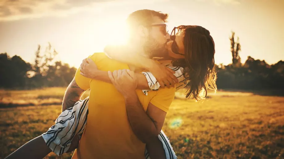 Една зодия ще се ВЛЮБИ в хороскопа за 19 септември