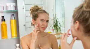 Бюти пробив: Учени разбраха какво предотвратява акнето