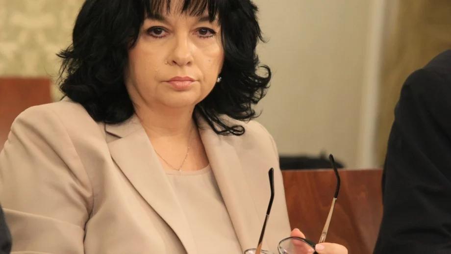 Не е подходящо шефът на НЕК да подава оставка сега, смята Петкова