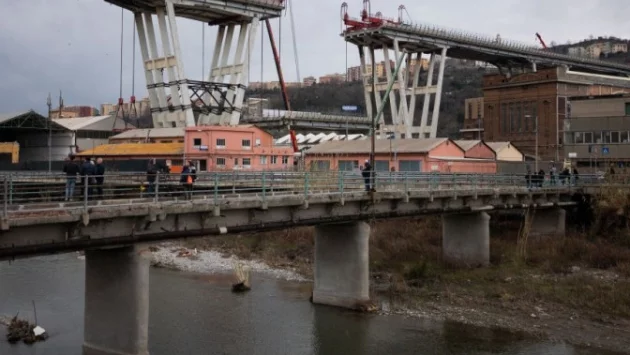 Взривяват колоните на моста в Генуа, който рухна преди време