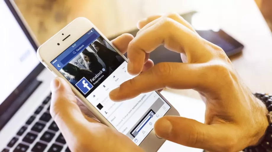 Полицаи вече и във Facebook 