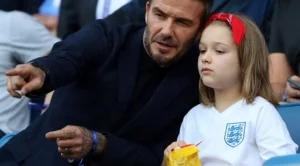 Бекъм отново разбули духовете, целуна дъщеря си по устата (снимка)