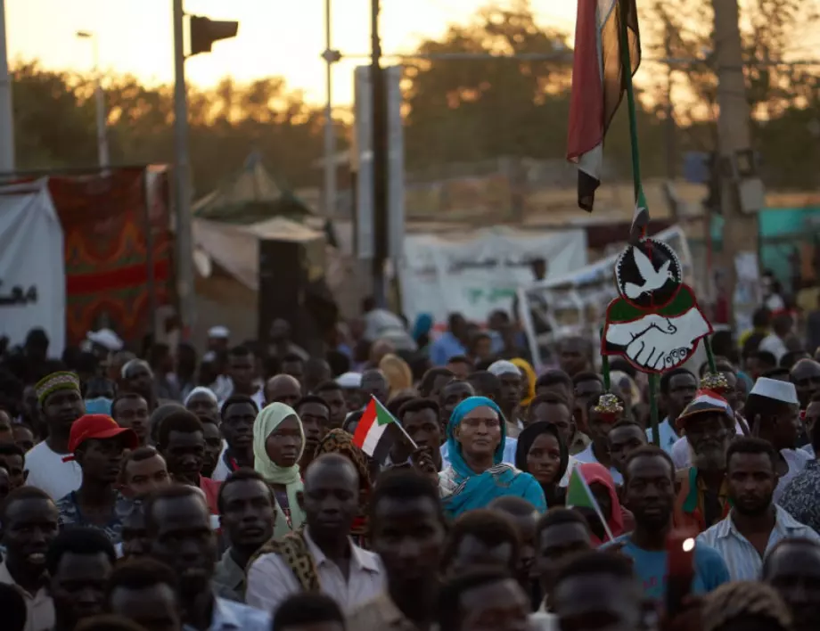 Барикади по улиците на Хартум срещу преврата в Судан 