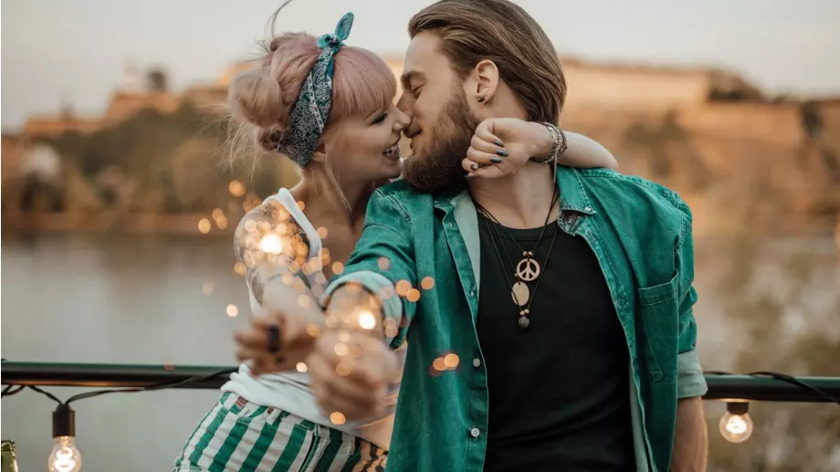  Какво е да обичаш момиче с голямо сърце, но сложен мироглед 