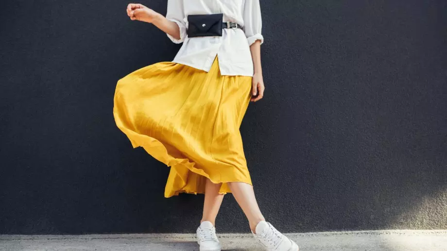 Виц за днес: Ще ви дам 10 кинта, ако си вдигнете полата