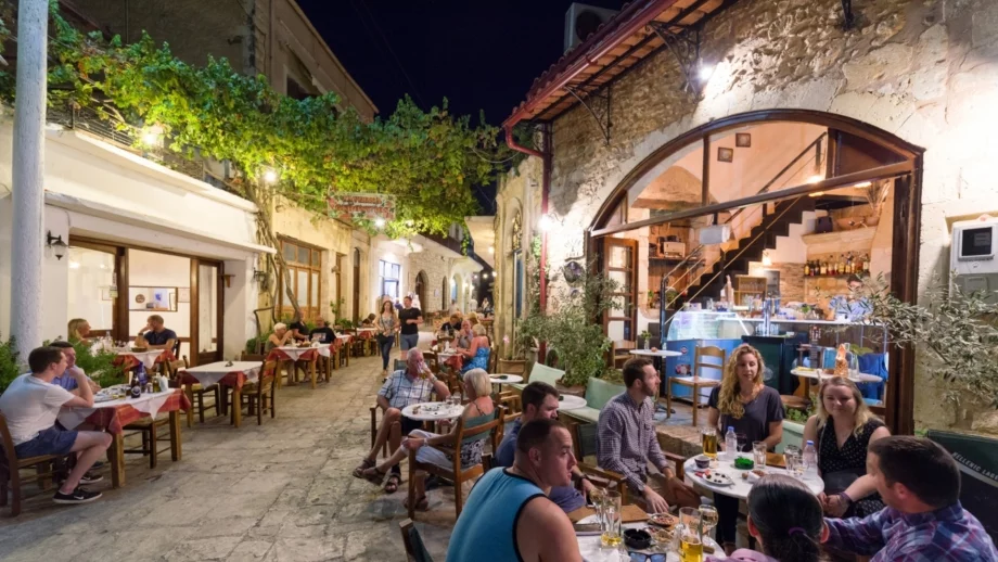 6 държави са основният двигател на туризма в Гърция