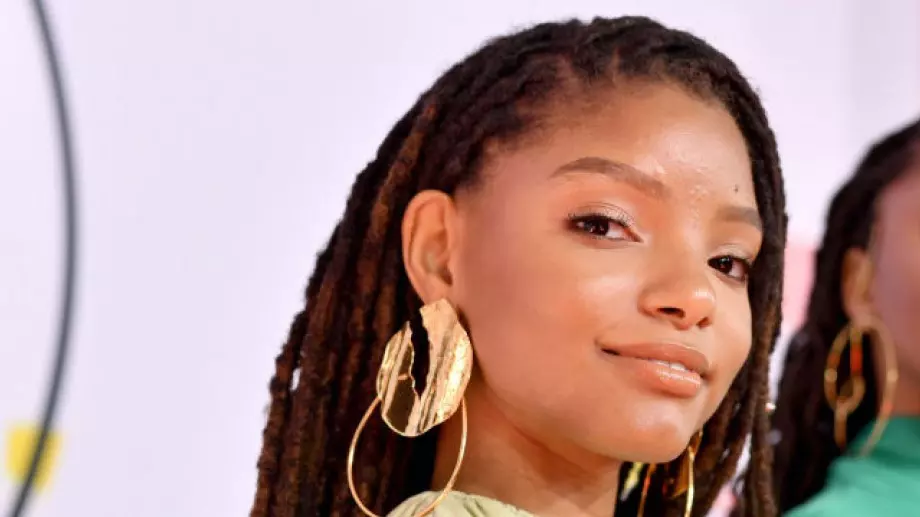 Чернокожата Ариел предизвика ожесточени спорове онлайн (ВИДЕО)