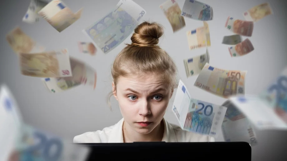 Младите хора в Полша няма да плащат данък върху доходите