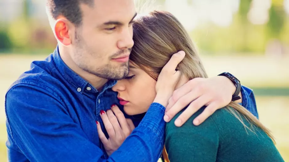 Телефоните ни убиват - всъщност без допир и ласка не можем да живеем