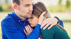 Любовта е онази светлинка, която търсите с надежда в мрака