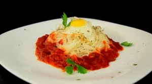 Оризови спагети с доматен сос