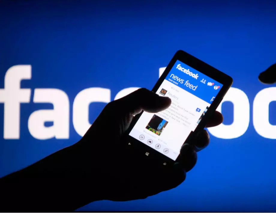 Проблем с Facebook - постове на звезди заливат стените на потребителите
