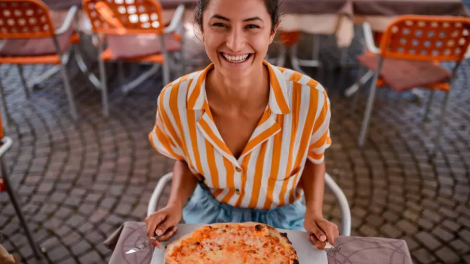 Ето как различните зодии си поръчват пица   