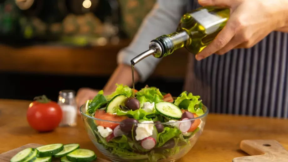 Чудесна салата с моркови и яйца