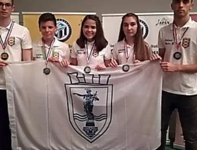 Млади математици от Русе с призови класирания на турнир в Япония