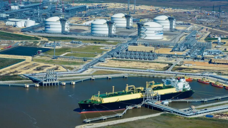 Пожар в терминал за втечнен газ застрашава доставките за ЕС