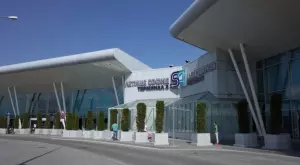  {{ otherArticle[0].article.title }} 