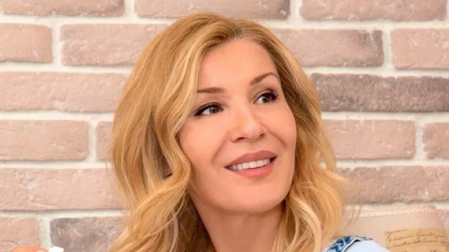 Гала си отряза косата в ефир (СНИМКИ)