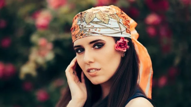 4 идеи как да носим шал за коса това лято