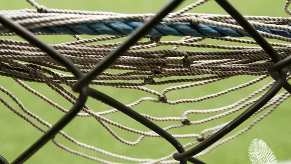 Удобният диван на aмнезията