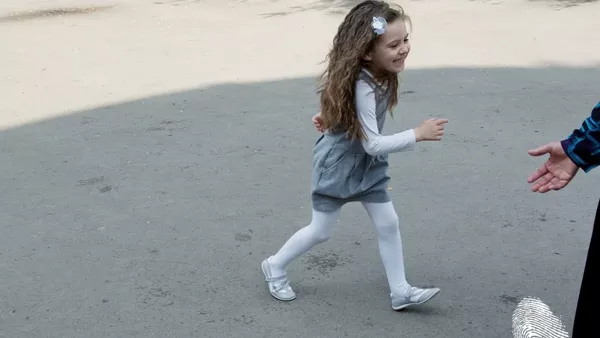 Мили деца, извинявайте