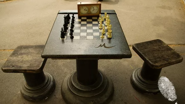 Бял шум за черни дни