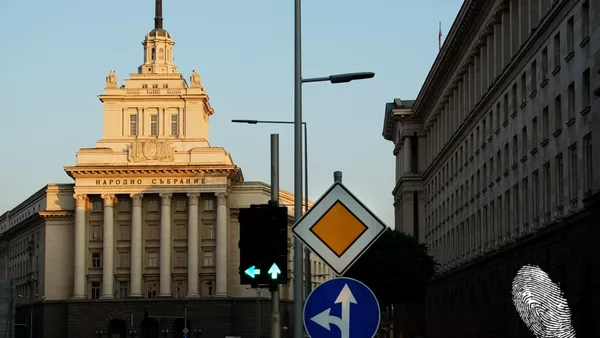 Знаци и други указателни табели