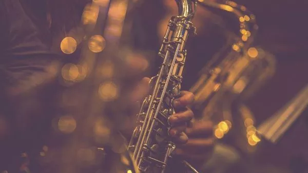 Съвършената голота на един саксофон