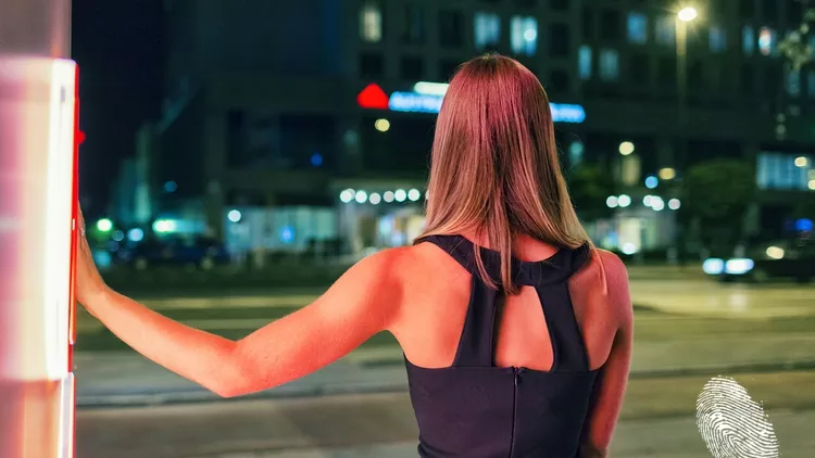 Не съм проститутка, мамо, аз съм богат мъж