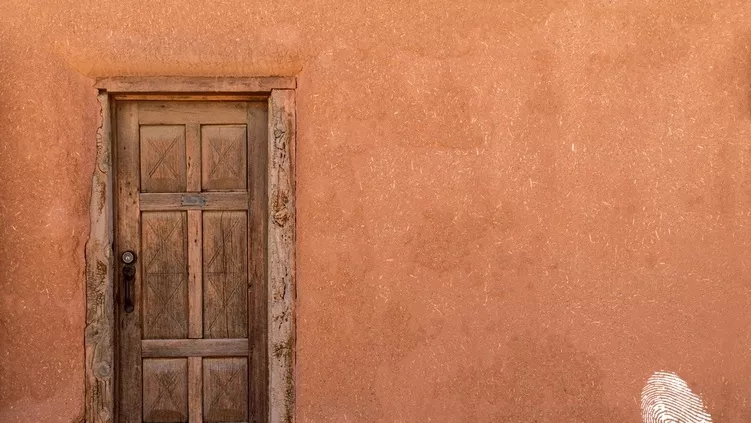 Винаги когато излизаш, затваряй вратата