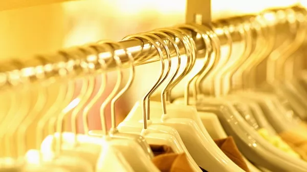 Цял куп дрехи