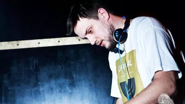 Диджей Чийба от Острова на надеждите