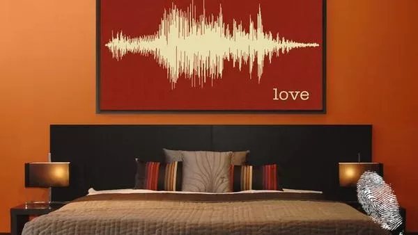 Гласовете ви чувам (и виждам)