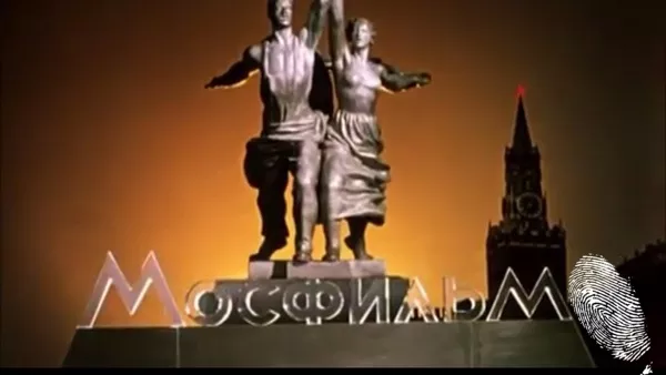 Сърп и чук в ръка