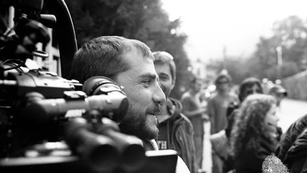 През девет махали в десета