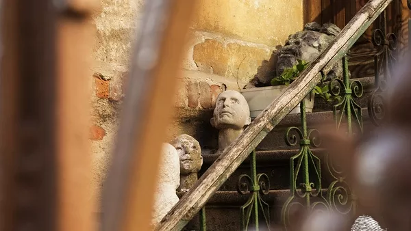 Дела и монументи