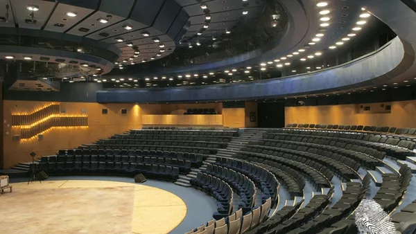 София осъмна с още една театрална сцена