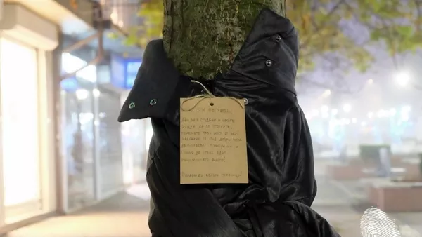 Дрешка с бележка