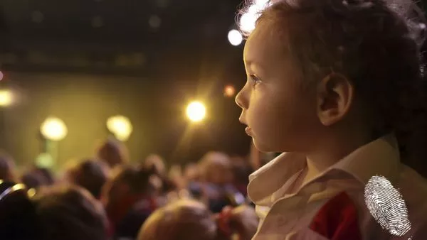 Още един рожденик раздава подаръци