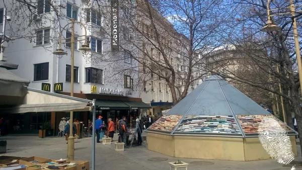 Дърветата на Славейков остават