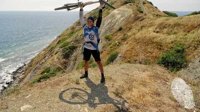 Кауза на две колела