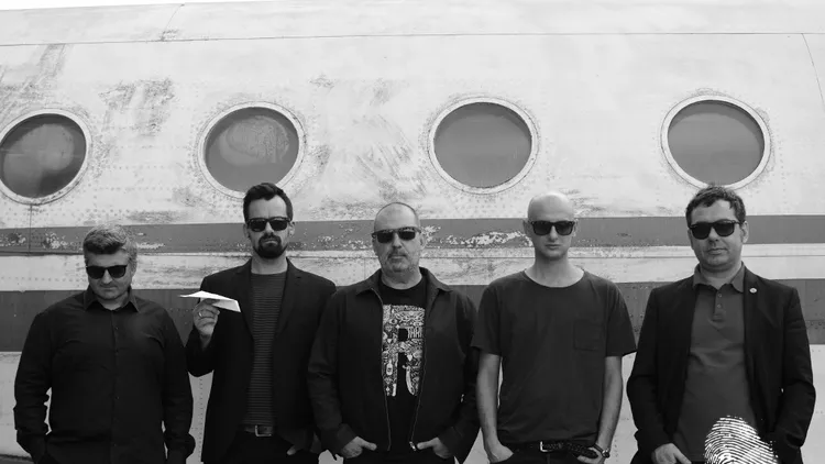 25 години Остава и една изненада: нов видео клип