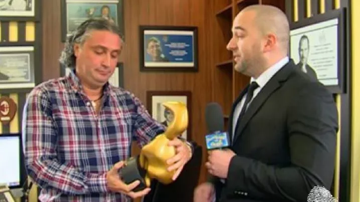 Скунксът вмириса и Халваджиян!