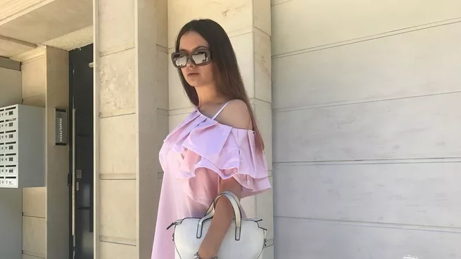 Trend Spot: падналата яка и пастелните цветове