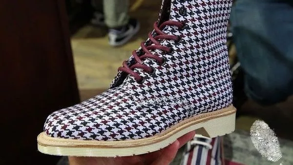 По обувките ще ги познаеш