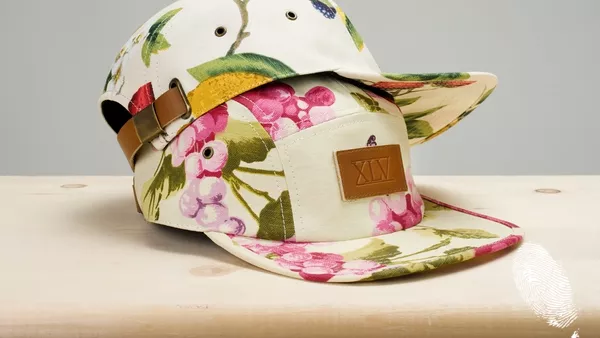 С главата напред