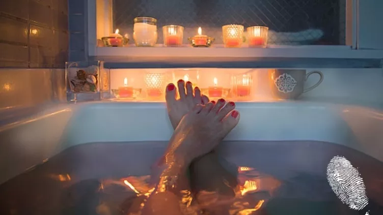 5 идеи за почивка, когато навън вали, а ти си сам вкъщи