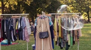 Стари дрехи за качествено образование 