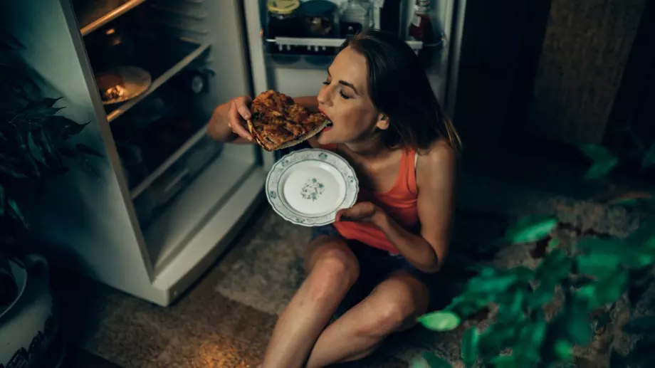 Яденето през нощта вреди и на мозъка