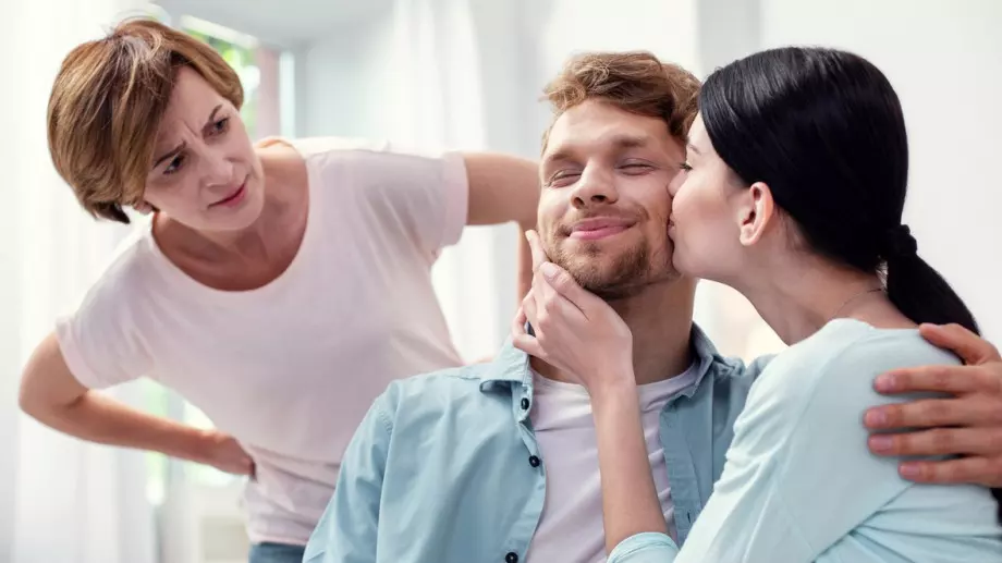 Виц за днес: Аман от тази негова майка!